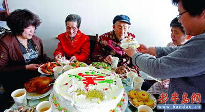 104岁寿星夫妻庆祝结婚80周年(图)