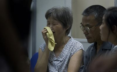 男子因积怨点燃汽油烧伤同事被刑拘
