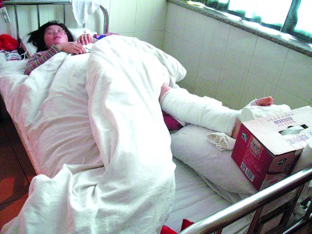 女孩遭网友欺骗被逼卖淫跳楼逃生(图)_新闻中