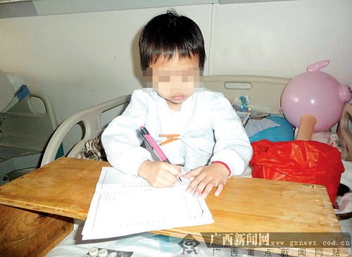 桂林5岁无肛男童被 弃 医院半年 网友关注其病