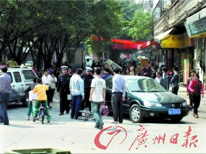 肇事司机撞人拖行50米后逃逸(图)