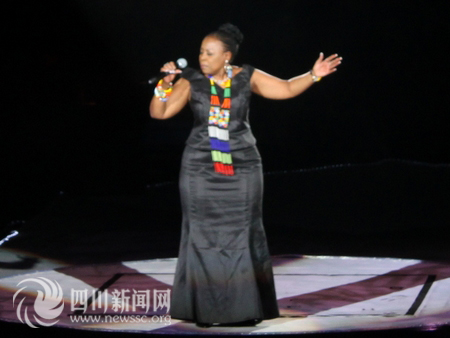 群星闪耀成都 演绎邓丽君经典歌曲