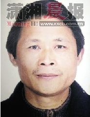 湖南新化村支书抗洪殉职千余人含泪送别(图)