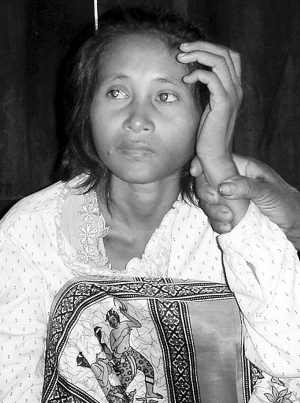 柬埔寨女野人过不惯尘世生活逃回丛林(图)