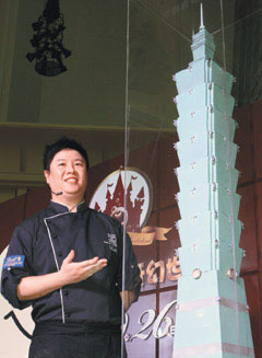台湾男子用巧克力制作台北101大楼(图)