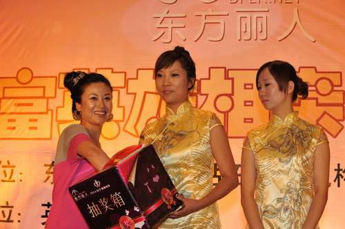 富豪相亲报名超过<em>空姐</em>面试 万名美女抢夺<em>160</em>张