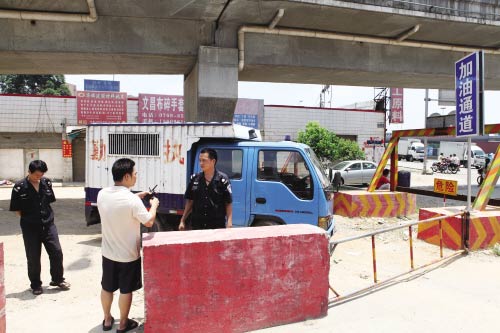 加油站帮车辆逃国道过路费续:逃费通道今日封闭