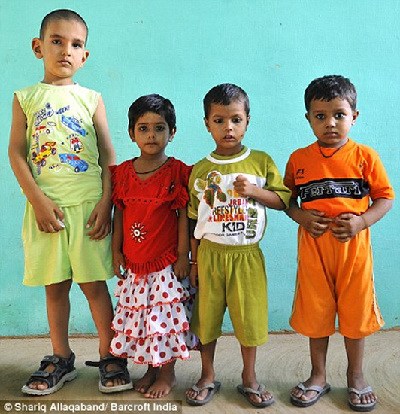 印度2岁半男孩身高1.35米体重44公斤(组图)_新