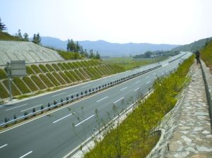 　邢丹所乘汽车遇袭路段。本报记者 朱柳笛 摄