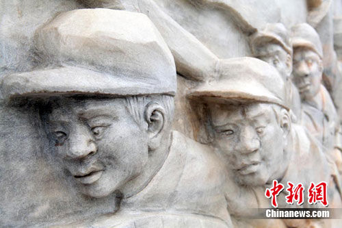 太原双塔烈士陵园雕像变形受质疑称系写意手法