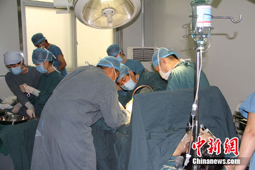 陕西一21岁男子7日在西安西京医院成功接受变