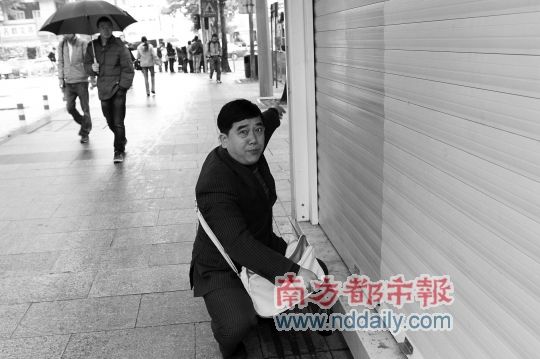  ����һ�磬����������λ�ڸ���·�Լ���Ӫ����������ͤ׼�����������⣬ȴ�������������ý�ˮ��ס�ˡ��϶��������ĸ���