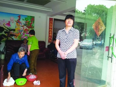 面對房租官司纏身，高長彤的妻子一籌莫展。 董婉愉 攝