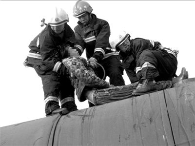 ���ӽ�ˮ��������������赹 �ɷ�ʩ���౻�Ի�