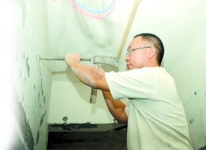 的新房里打线槽