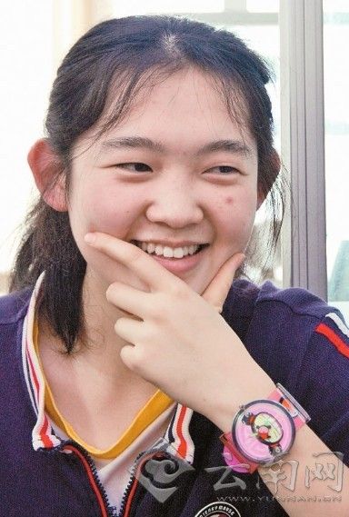 云南高考女状元香港遭车祸重伤父母赴港陪护