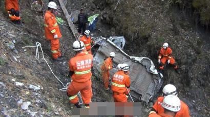 夫妇自驾游香格里拉遇难:警方确认为交通事故