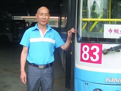  南京83路司机徐连林。任贵林 摄