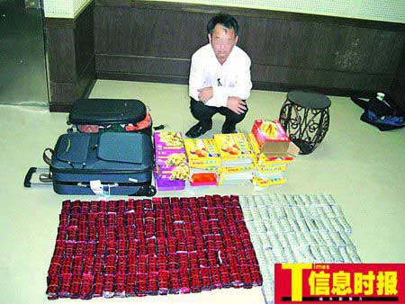 外籍旅客将5万粒新型毒品藏入蛋糕盒欲出境(图