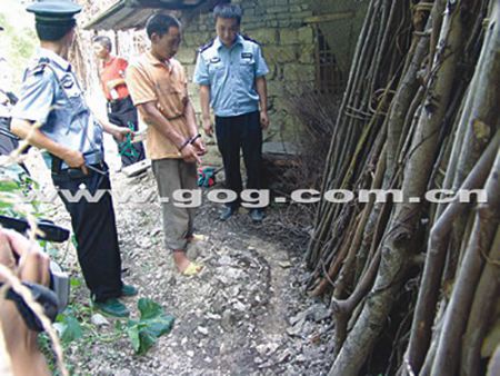 在外打工男子撞见妻子奸情怒杀奸夫