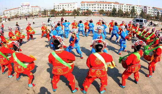 图文: (2) 民间盘鼓放异彩