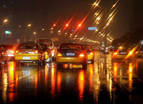 图片 正文    7月4日晚,北京突降暴雨.