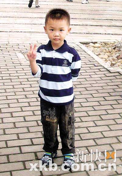 父母在网上为5岁失踪儿子举办生日会(组图)