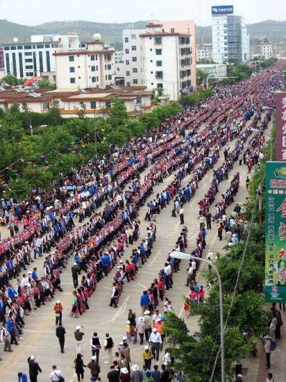 楚雄彝族人口_彝族十月太阳历广场