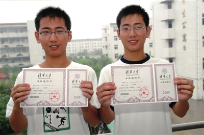 图文:双胞胎兄弟双双考上清华大学