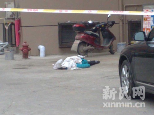 中年女子疑因家庭压力过大跳楼身亡(组图)