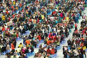 4000余名何姓族人参加清明聚会(组图)