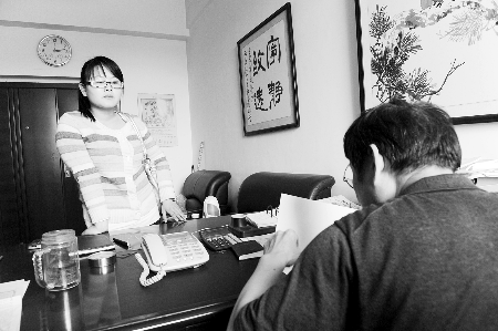 女大学生查学籍时发现被人冒名顶替(组图)
