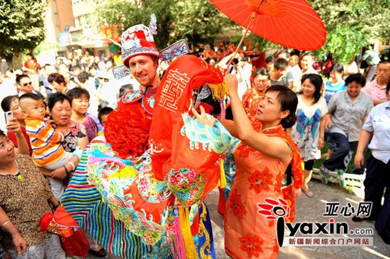 德国小伙花轿迎娶新疆姑娘(组图)