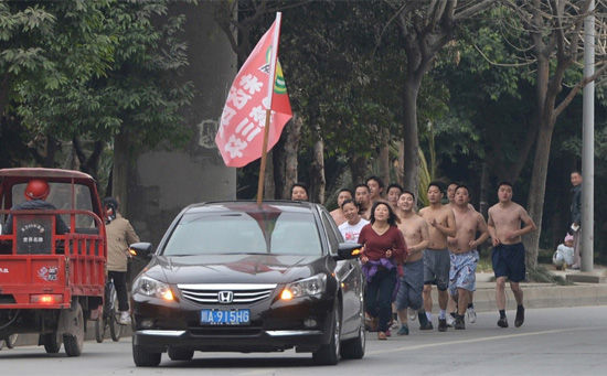 ���Ǻ��ſںţ���ɪɪ����У��ӳ����������ܵ���̶������