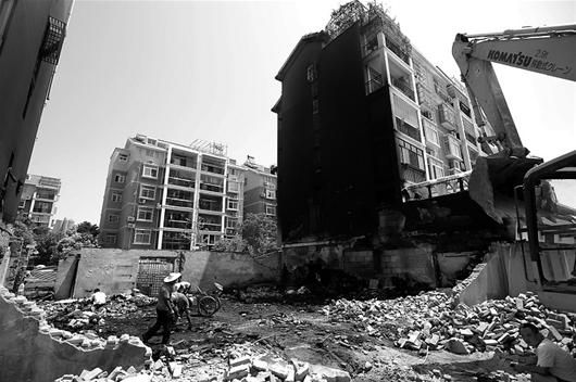 ���ֽ�������ڵ�ǽ��Ѭ���� ����������