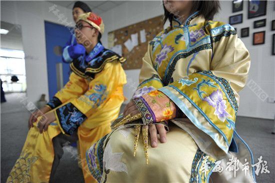 道具服装逼真