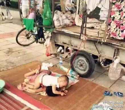 孩子被绳拴住 孩子被绳拴住