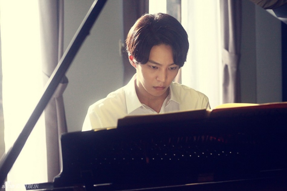 组图：《明日如歌》周元剧照 变安静钢琴美男