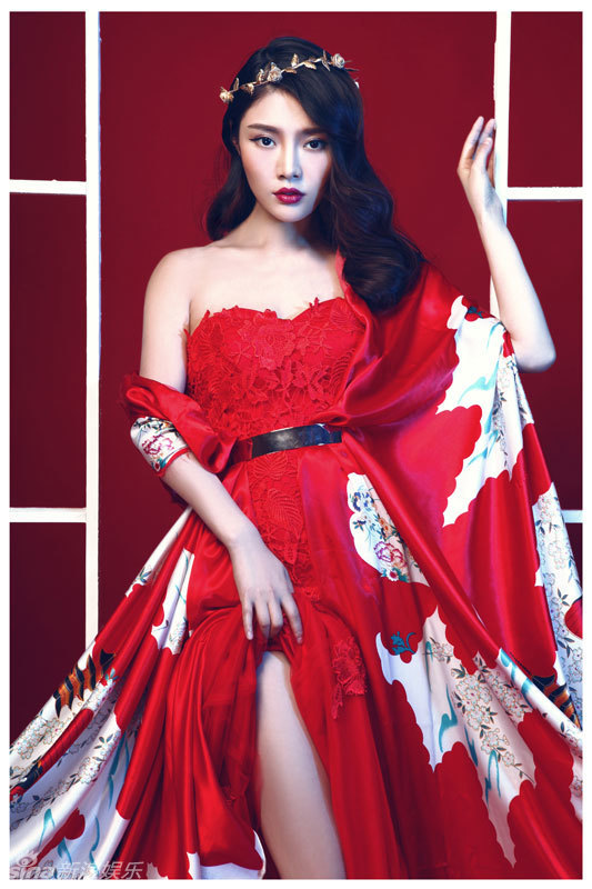 组图:徐冬冬妩媚大片 烈焰红裙极度冷艳气场强