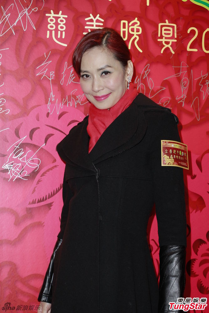 组图：邝美云现身脸带笑 否认旧爱大男人致分手