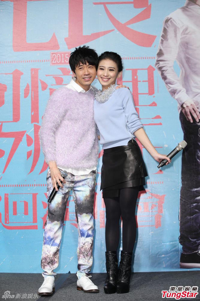 组图：光良与戴佩妮贴脸合影 拒邀江美琪同台
