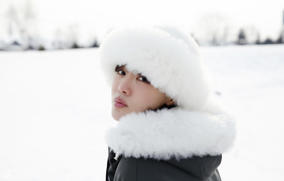 组图：邓家佳雪域写真 颜值唯美灵气动人