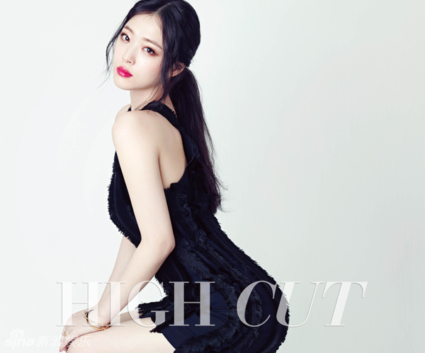 低胸红唇！f(x)雪莉复工拍写真 恋爱后增女人味