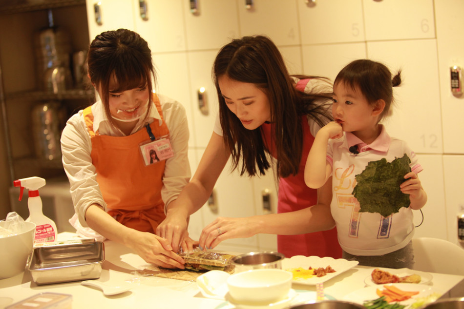 组图：跑男团乱入《爸回2》 李晨被嗯哼叫爸爸