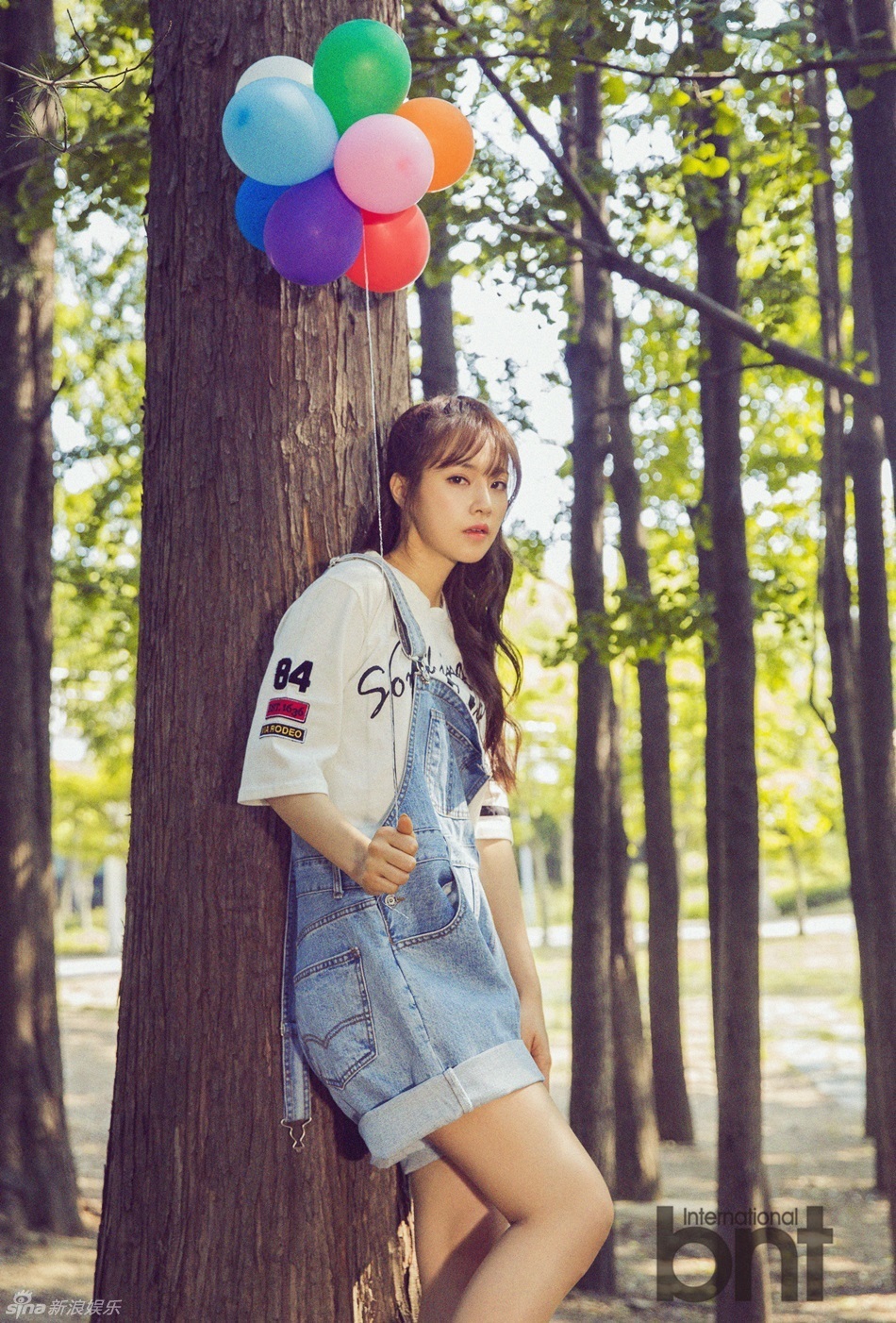 组图：韩星苏宥美拍写真 邻家少女放飞五彩气球