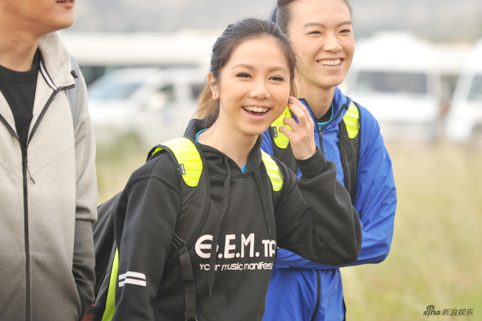 组图:《极速前进》邓紫棋夺冠 曝曾怒斥对手