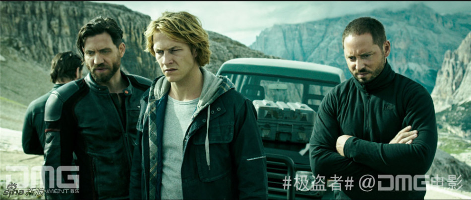 组图：《极盗者》侠盗上演海陆空速度与激情