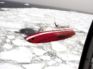 冰海沉船人员获救