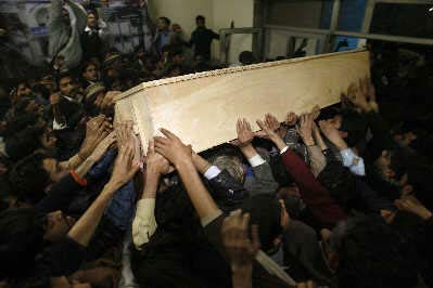 贝・布托遗体在家族墓地下葬巴基斯坦暴力频发