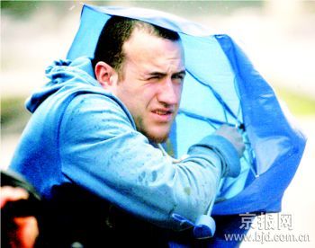 坏天气怒袭美国西部